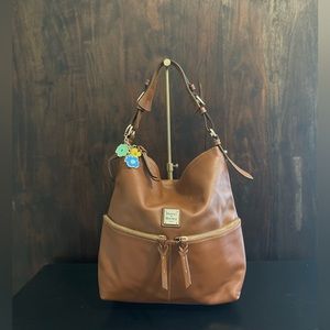 Barely used Dooney & Bourke shoulder purse.